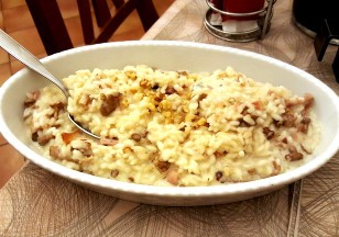 Risotto con gorgonzola, speck e noci