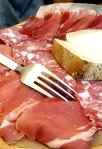 Tagliere di salumi e formaggi locali